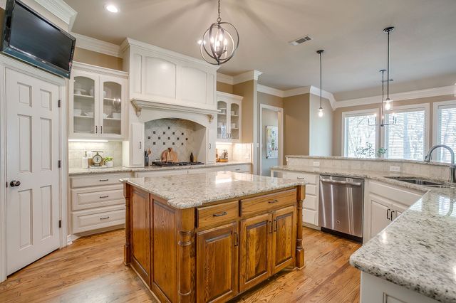 542 S Sugartree Drive, Lipan, TX 76462