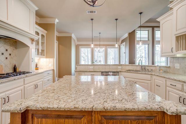 542 S Sugartree Drive, Lipan, TX 76462