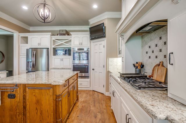 542 S Sugartree Drive, Lipan, TX 76462