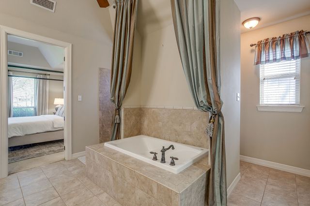 542 S Sugartree Drive, Lipan, TX 76462