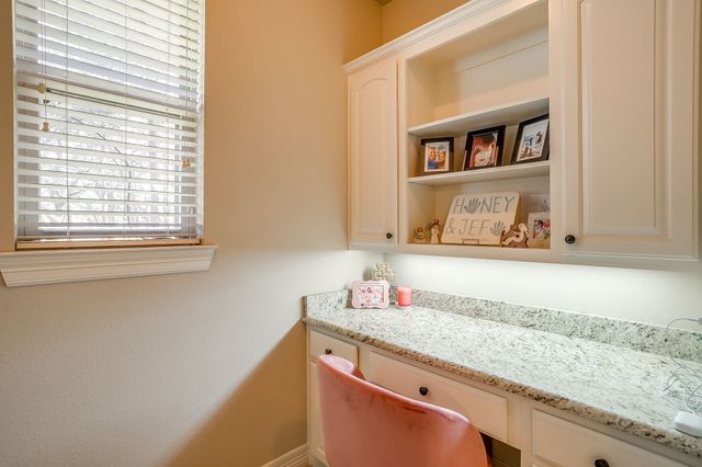 542 S Sugartree Drive, Lipan, TX 76462