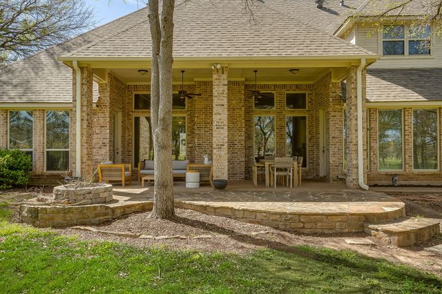 542 S Sugartree Drive, Lipan, TX 76462