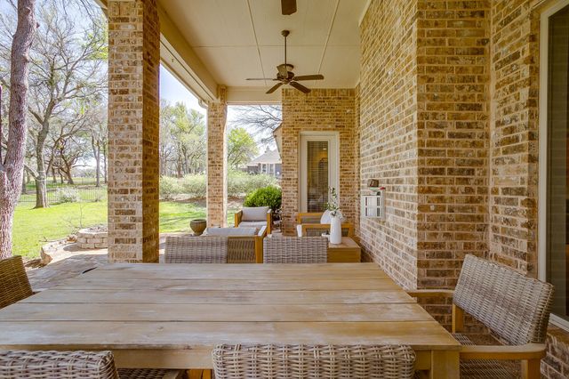 542 S Sugartree Drive, Lipan, TX 76462