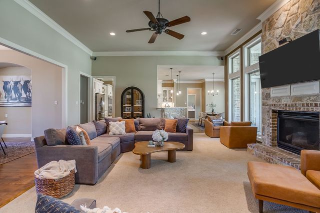 542 S Sugartree Drive, Lipan, TX 76462