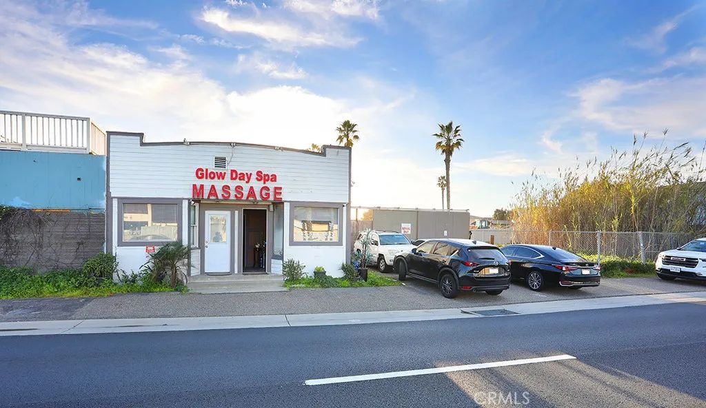 17181 Pacific Coast, Huntington Beach, CA 92649