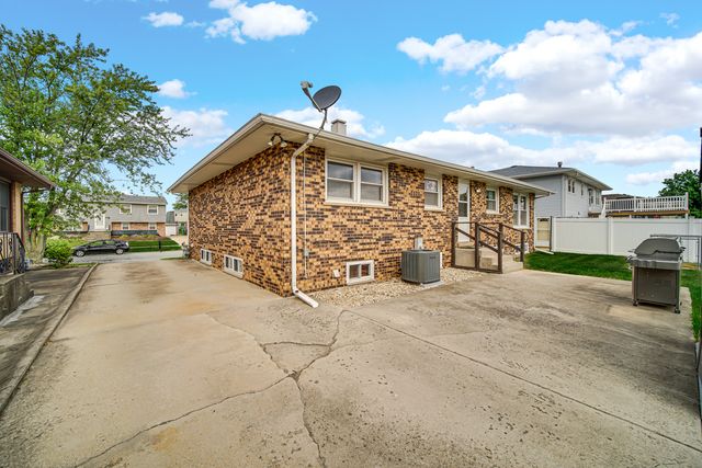 16653 Parliament Avenue, Tinley Park, IL 60477