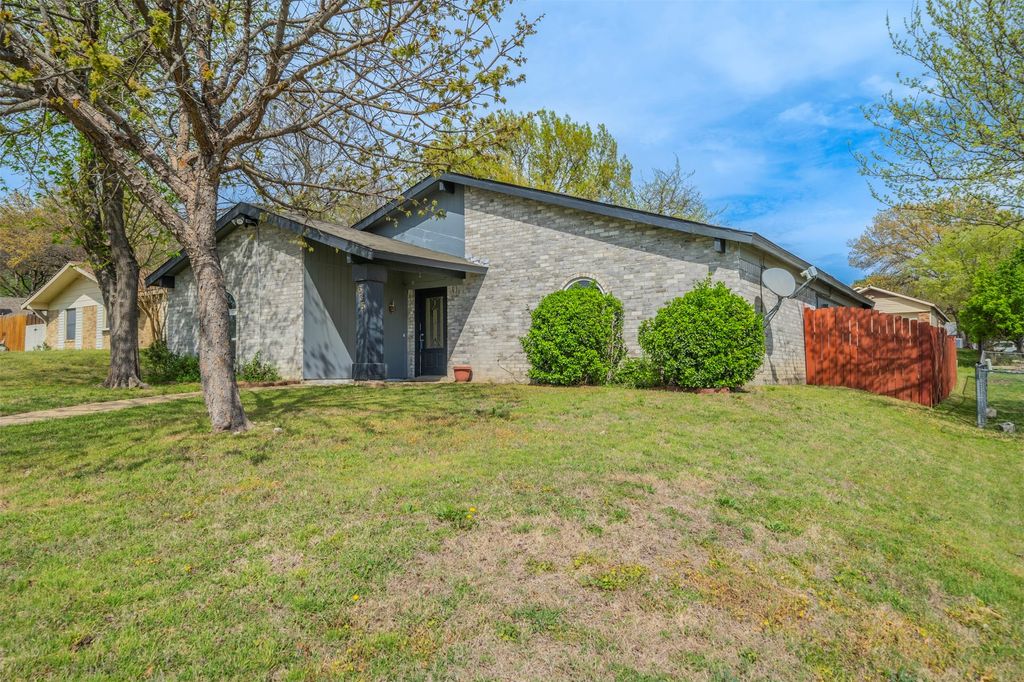 635 Southwood Court, Duncanville, TX 75137