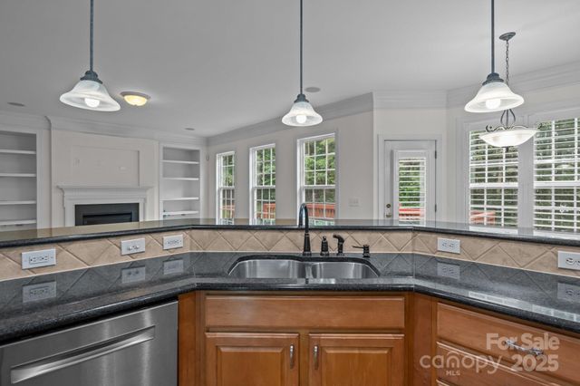 561 Keystone Court NW, Concord, NC 28027