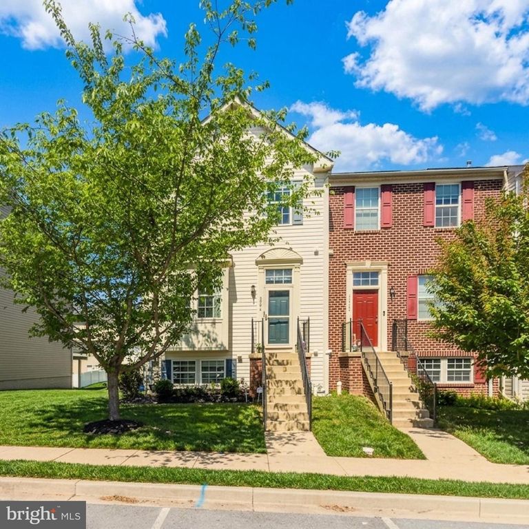 Image 1 of property listing at 2054 SPRING RUN CIR, Frederick, MD 21702