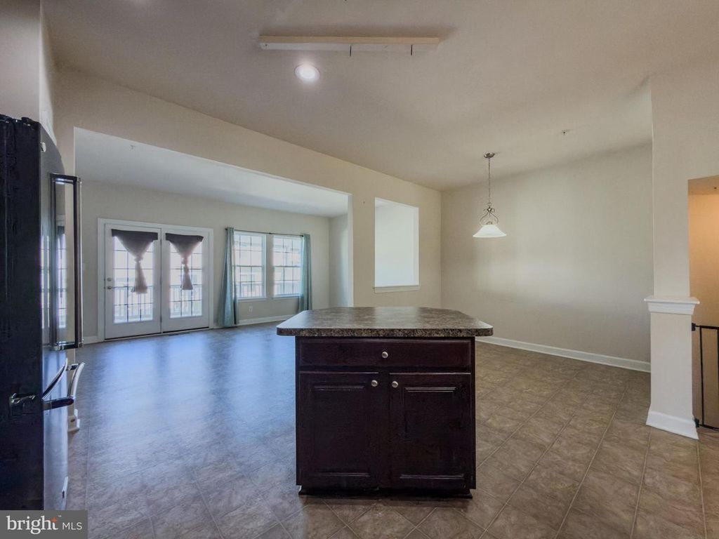 Image 12 of property listing at 2054 SPRING RUN CIR, Frederick, MD 21702