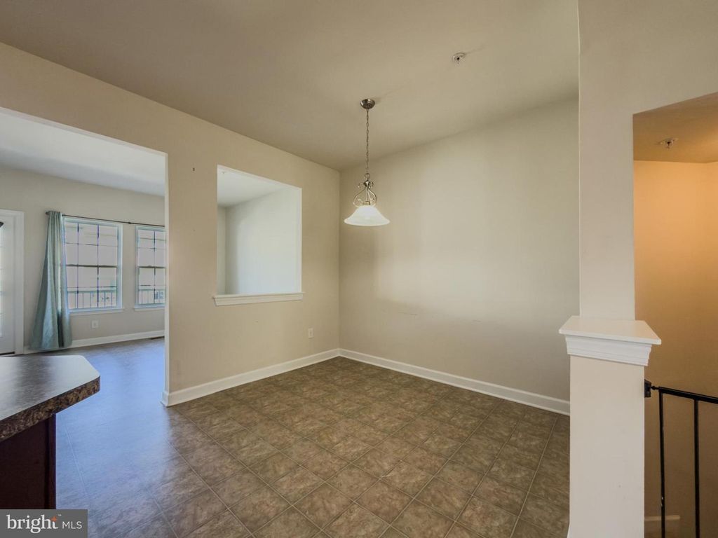 Image 13 of property listing at 2054 SPRING RUN CIR, Frederick, MD 21702