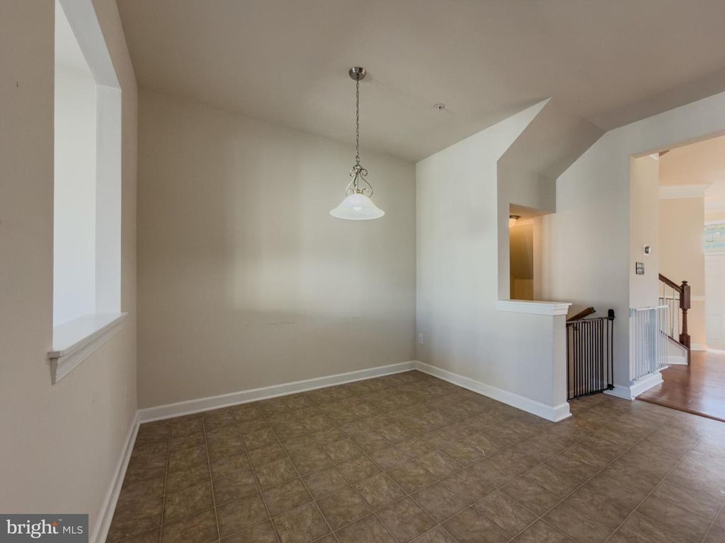 Image 14 of property listing at 2054 SPRING RUN CIR, Frederick, MD 21702