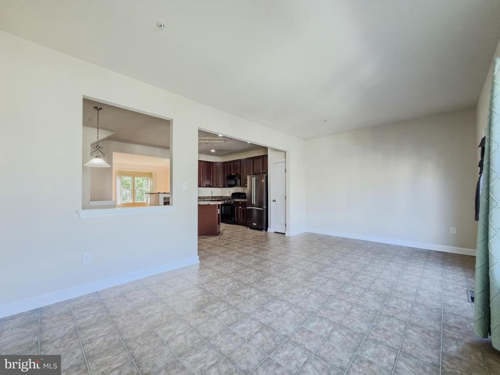 Image 15 of property listing at 2054 SPRING RUN CIR, Frederick, MD 21702