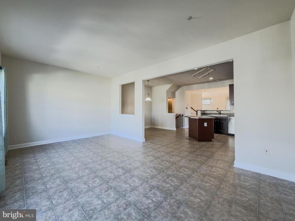Image 17 of property listing at 2054 SPRING RUN CIR, Frederick, MD 21702