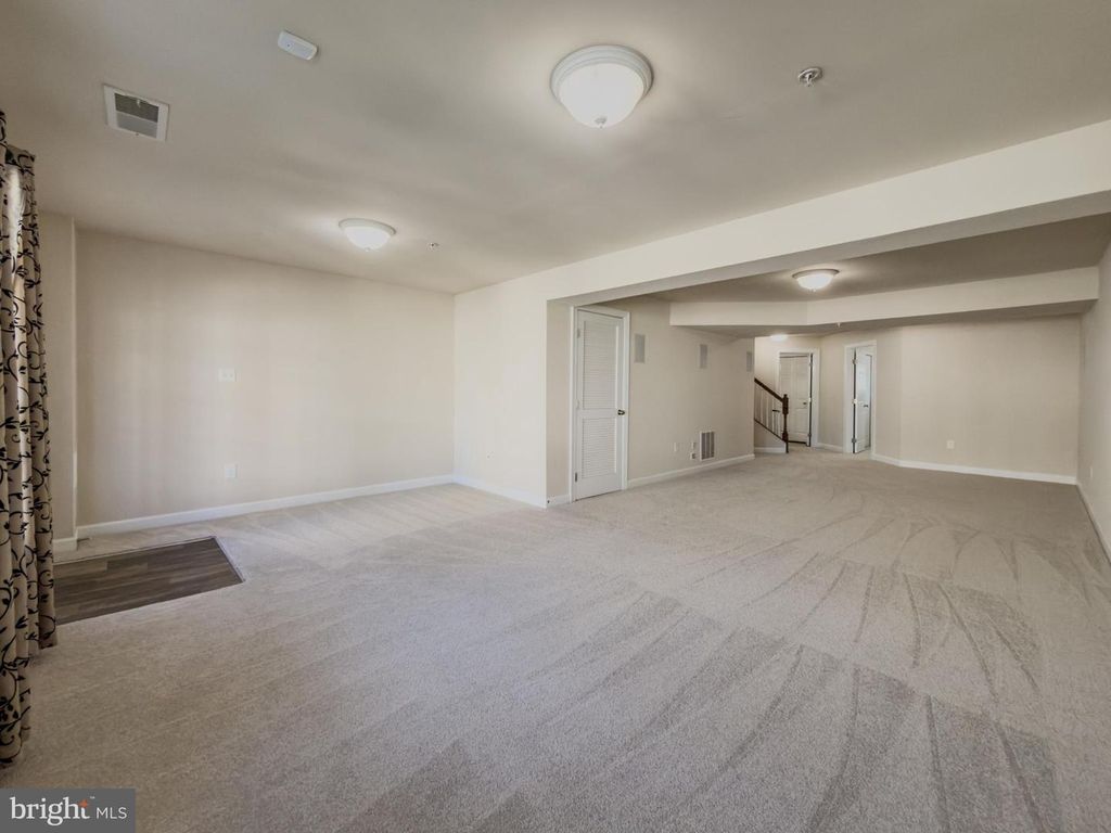 Image 22 of property listing at 2054 SPRING RUN CIR, Frederick, MD 21702