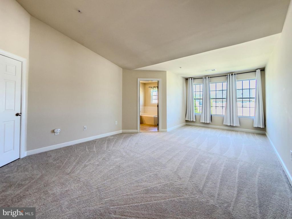 Image 27 of property listing at 2054 SPRING RUN CIR, Frederick, MD 21702