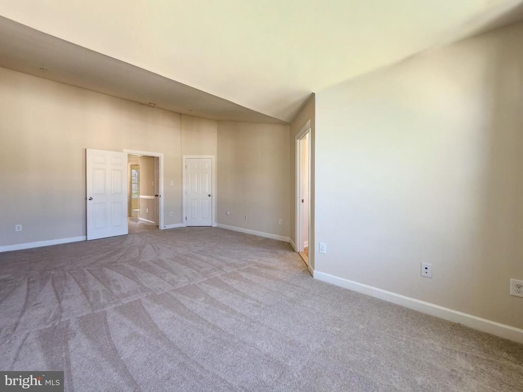 Image 28 of property listing at 2054 SPRING RUN CIR, Frederick, MD 21702