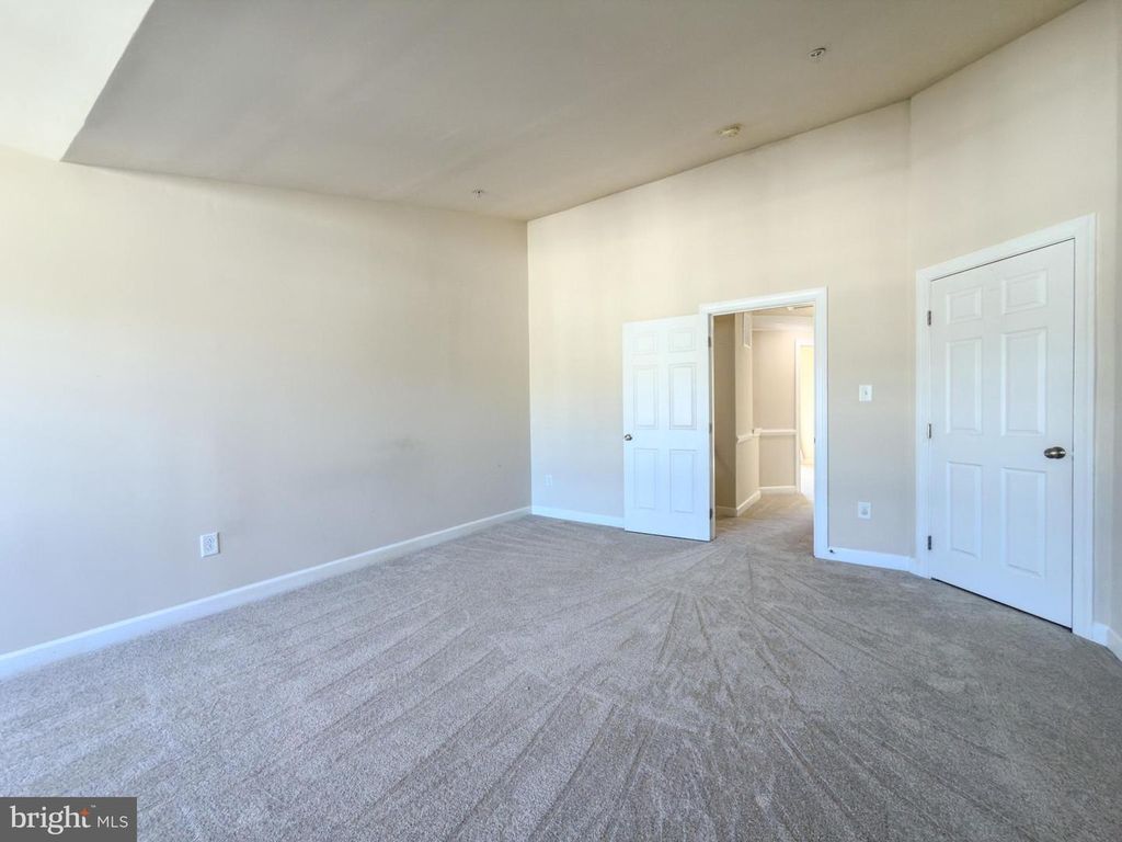 Image 29 of property listing at 2054 SPRING RUN CIR, Frederick, MD 21702