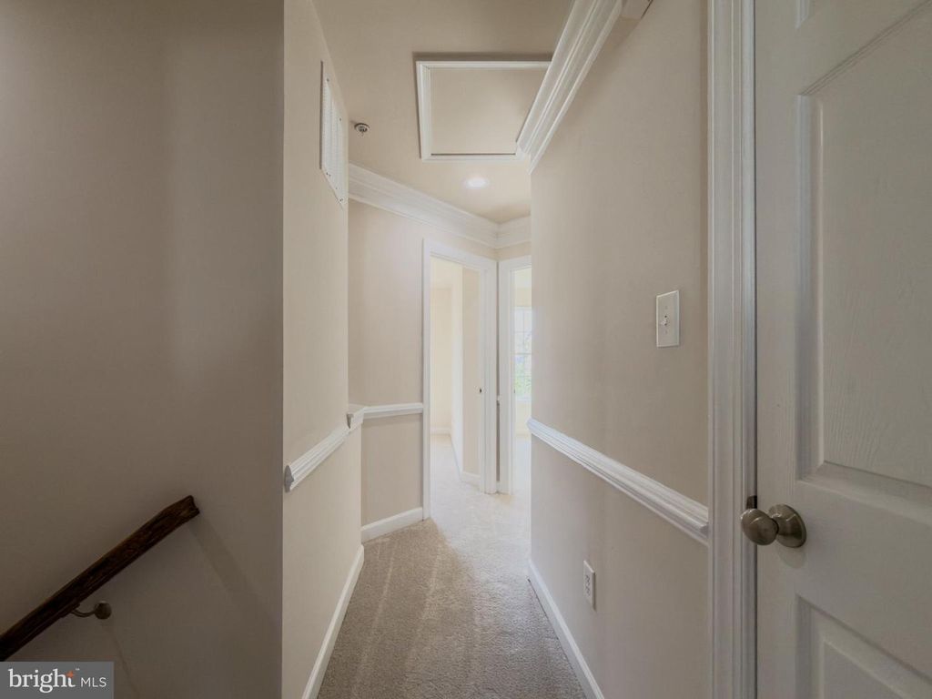 Image 30 of property listing at 2054 SPRING RUN CIR, Frederick, MD 21702
