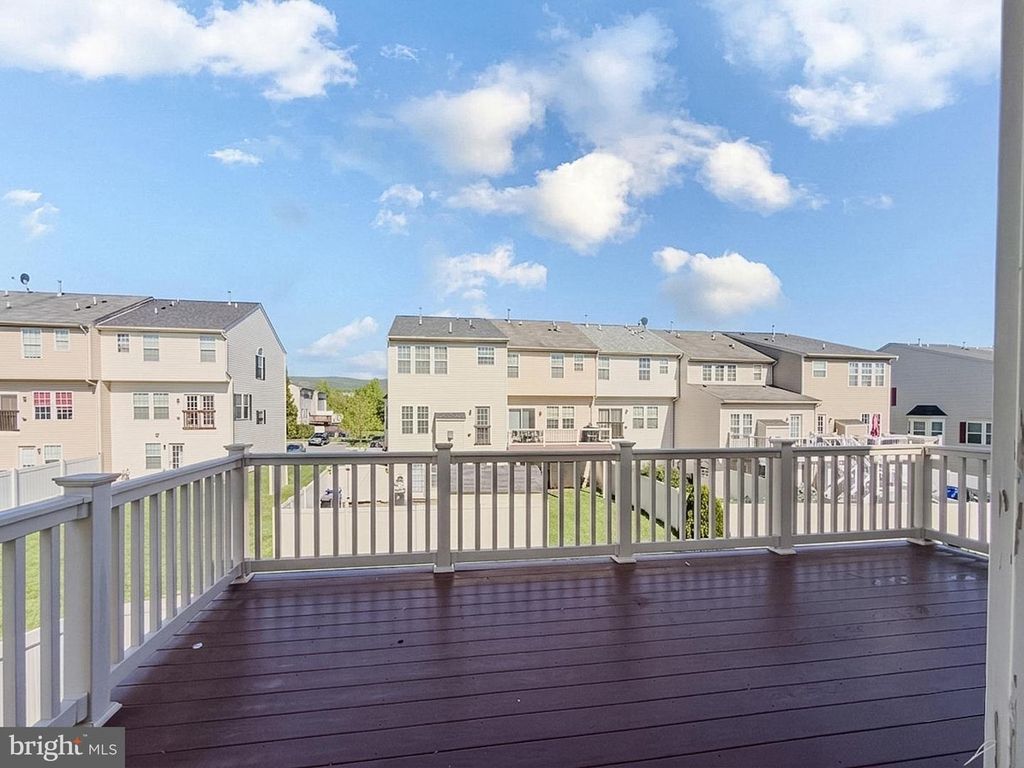 Image 38 of property listing at 2054 SPRING RUN CIR, Frederick, MD 21702