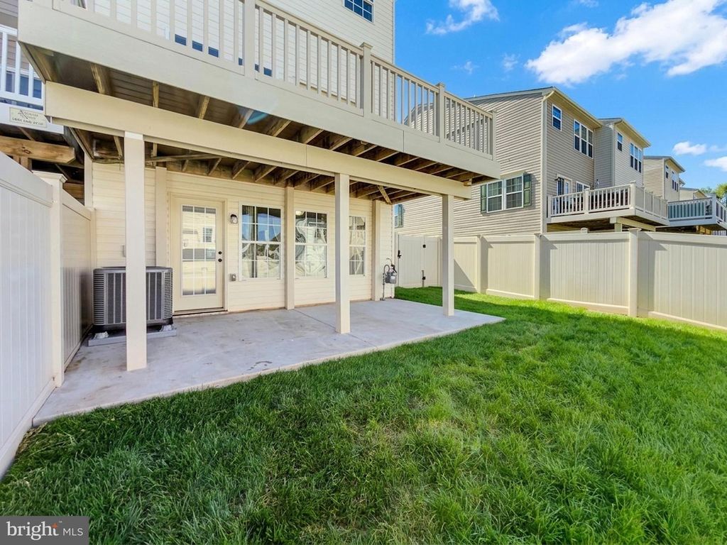 Image 42 of property listing at 2054 SPRING RUN CIR, Frederick, MD 21702