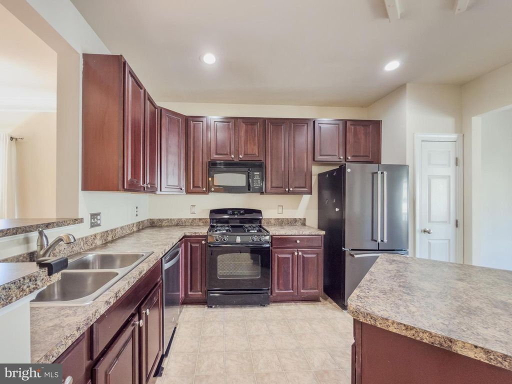 Image 7 of property listing at 2054 SPRING RUN CIR, Frederick, MD 21702