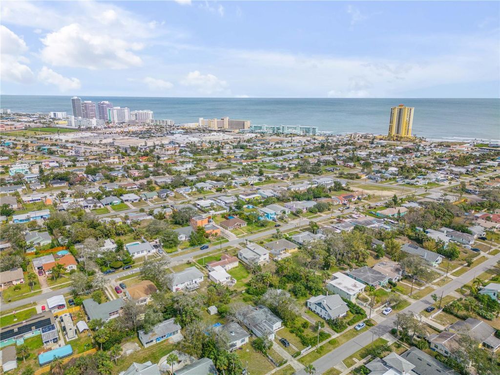 Image 3 of property listing at 256 MORNINGSIDE AVENUE, Daytona Beach, FL 32118