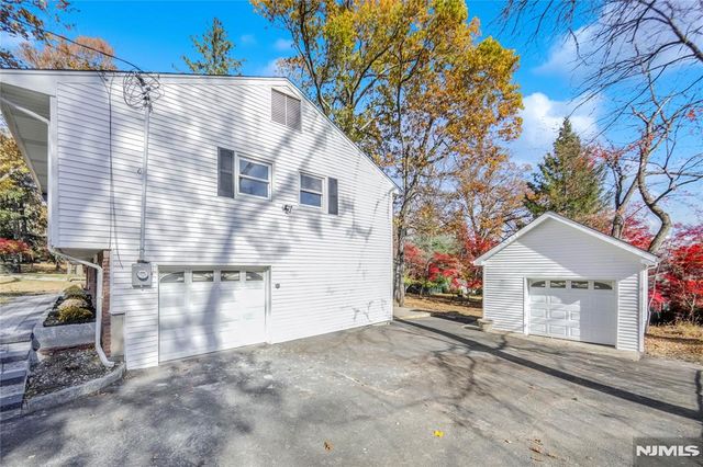70 Kinderkamack Road, Woodcliff Lake, NJ 07677