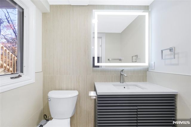 70 Kinderkamack Road, Woodcliff Lake, NJ 07677