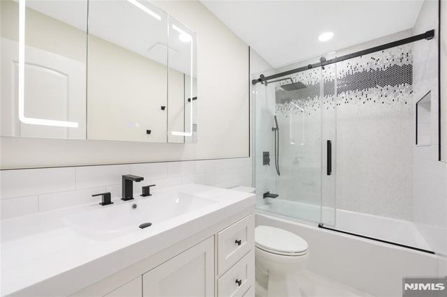 70 Kinderkamack Road, Woodcliff Lake, NJ 07677