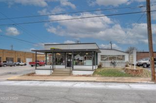 115 N College Street, Neosho, MO 64850
