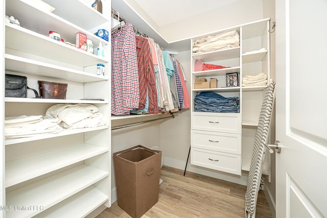 2501 Bienville Boulevard, 417, Ocean Springs, MS 39564