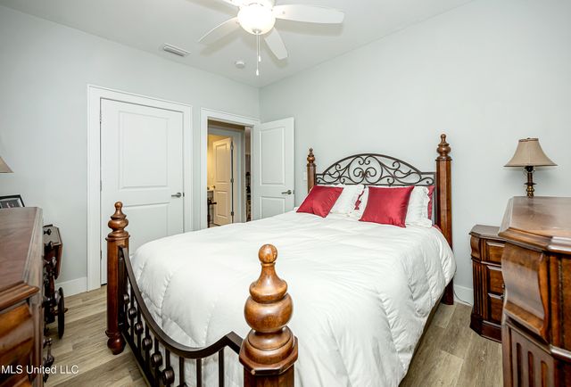 2501 Bienville Boulevard, 417, Ocean Springs, MS 39564