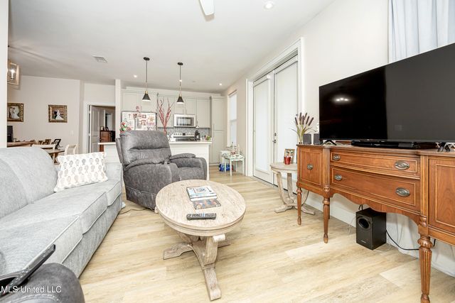 2501 Bienville Boulevard, 417, Ocean Springs, MS 39564