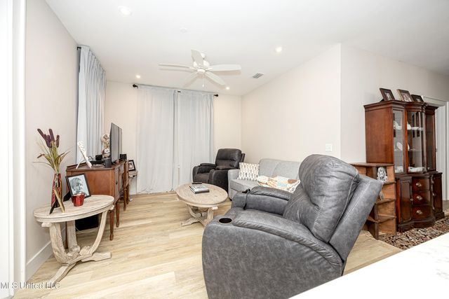 2501 Bienville Boulevard, 417, Ocean Springs, MS 39564