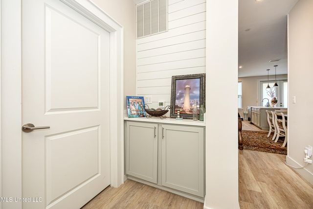 2501 Bienville Boulevard, 417, Ocean Springs, MS 39564