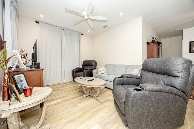 2501 Bienville Boulevard, 417, Ocean Springs, MS 39564