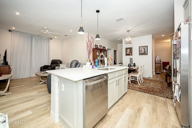 2501 Bienville Boulevard, 417, Ocean Springs, MS 39564