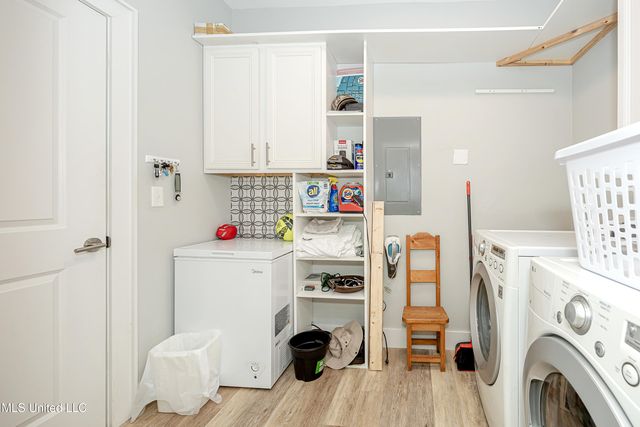 2501 Bienville Boulevard, 417, Ocean Springs, MS 39564