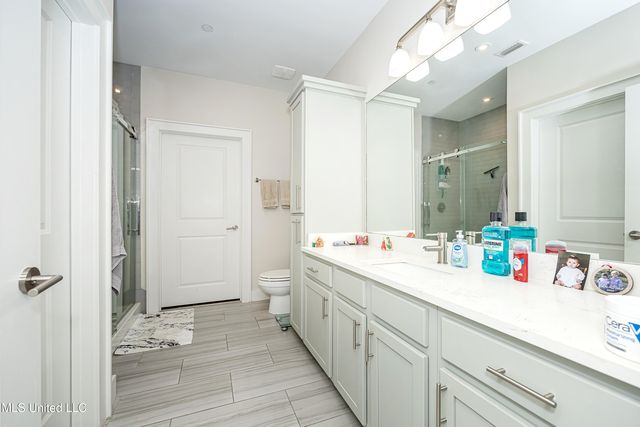 2501 Bienville Boulevard, 417, Ocean Springs, MS 39564