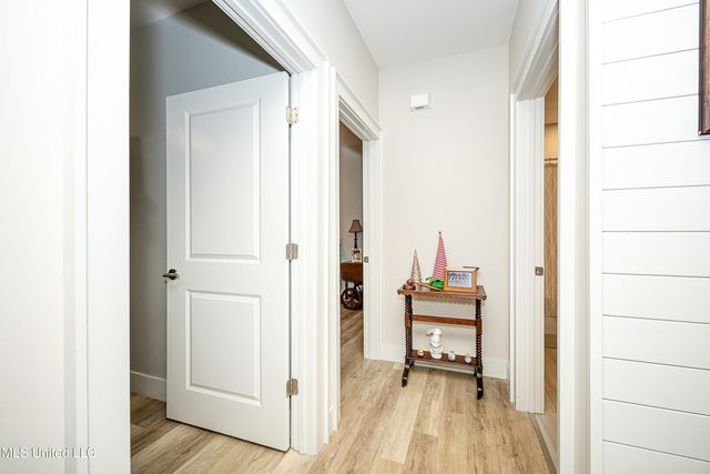 2501 Bienville Boulevard, 417, Ocean Springs, MS 39564