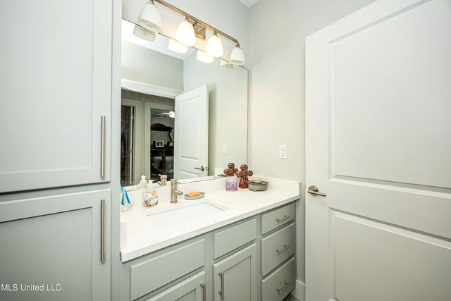 2501 Bienville Boulevard, 417, Ocean Springs, MS 39564