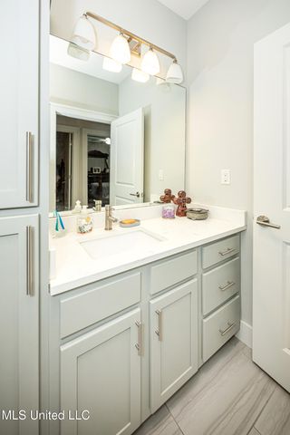 2501 Bienville Boulevard, 417, Ocean Springs, MS 39564