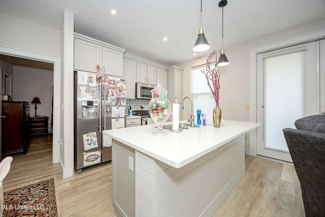 2501 Bienville Boulevard, 417, Ocean Springs, MS 39564