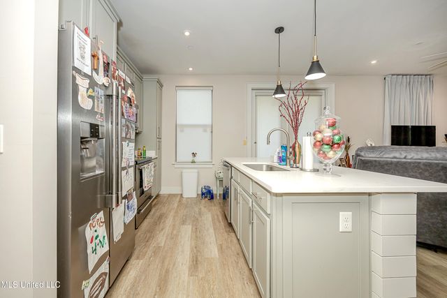 2501 Bienville Boulevard, 417, Ocean Springs, MS 39564