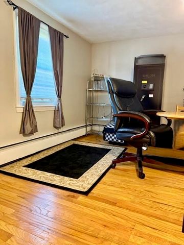 51 Roosevelt St, Seekonk, MA 02771