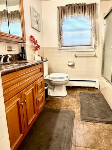 51 Roosevelt St, Seekonk, MA 02771