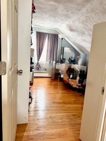 51 Roosevelt St, Seekonk, MA 02771