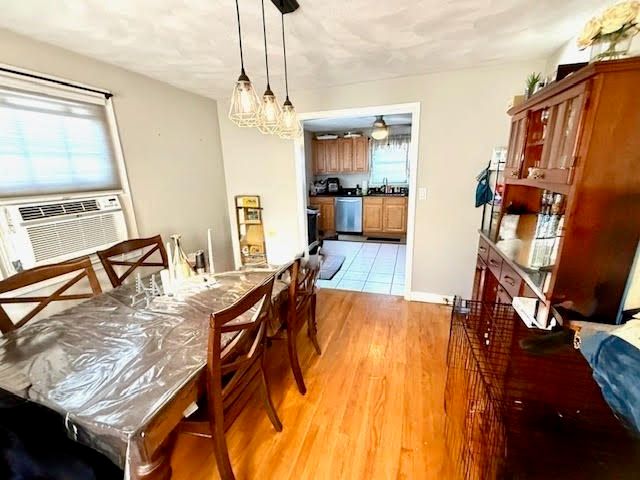 51 Roosevelt St, Seekonk, MA 02771