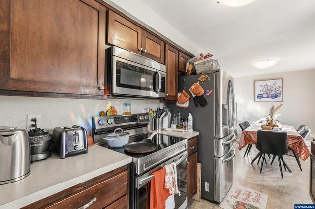 4722 Swegle Rd NE, Salem, OR 97301